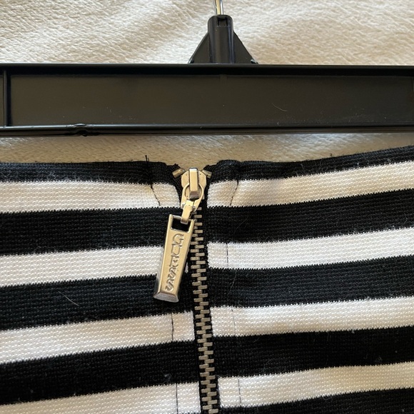 Guess Brand Black and White Mini Pencil Skirt for Casual Wear - Picture 3 of 5